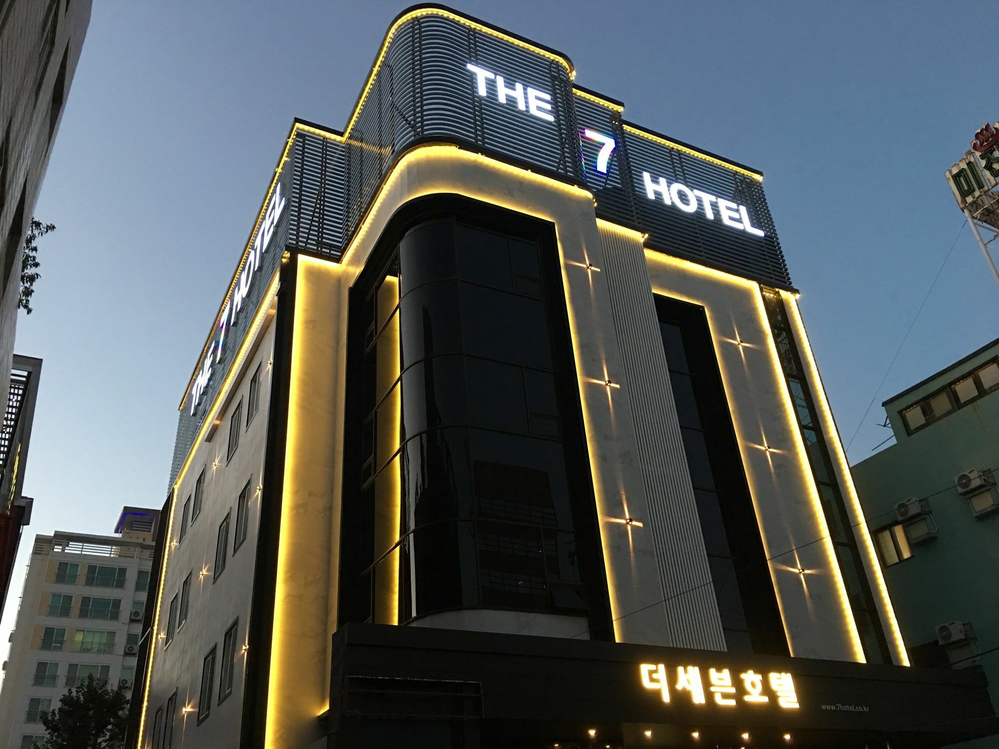 The 7 Hotel بوهانغ المظهر الخارجي الصورة